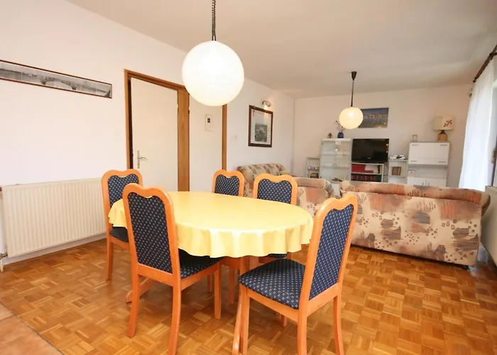 公寓 With A Parking Space - 6238 *